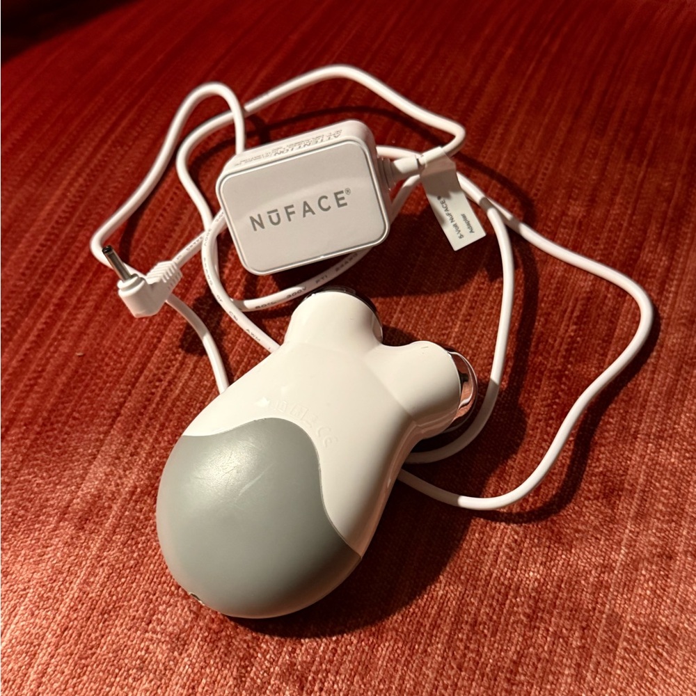 NuFace Mini Microcurrent Facial Toning Device - Picture 2 of 2